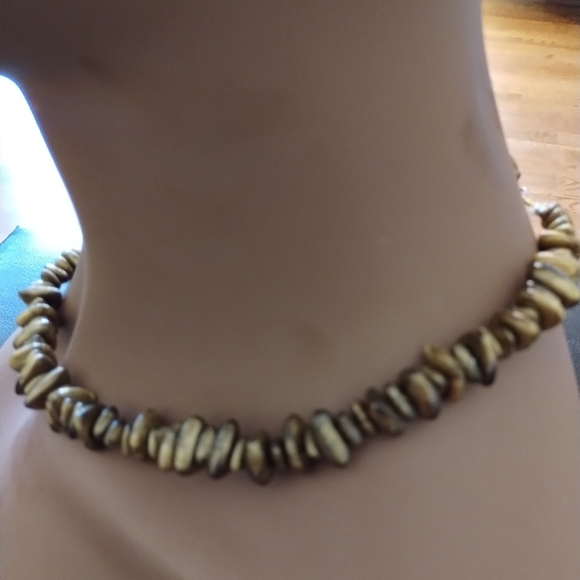 SALE: Earth-Toned Graduated Bead Necklace with Toggle Clasp - Picture 5 of 7
